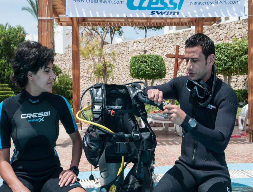 ¿Qué chaleco de buceo me conviene comprar? 5 Cressi solid durante un curso de buceo