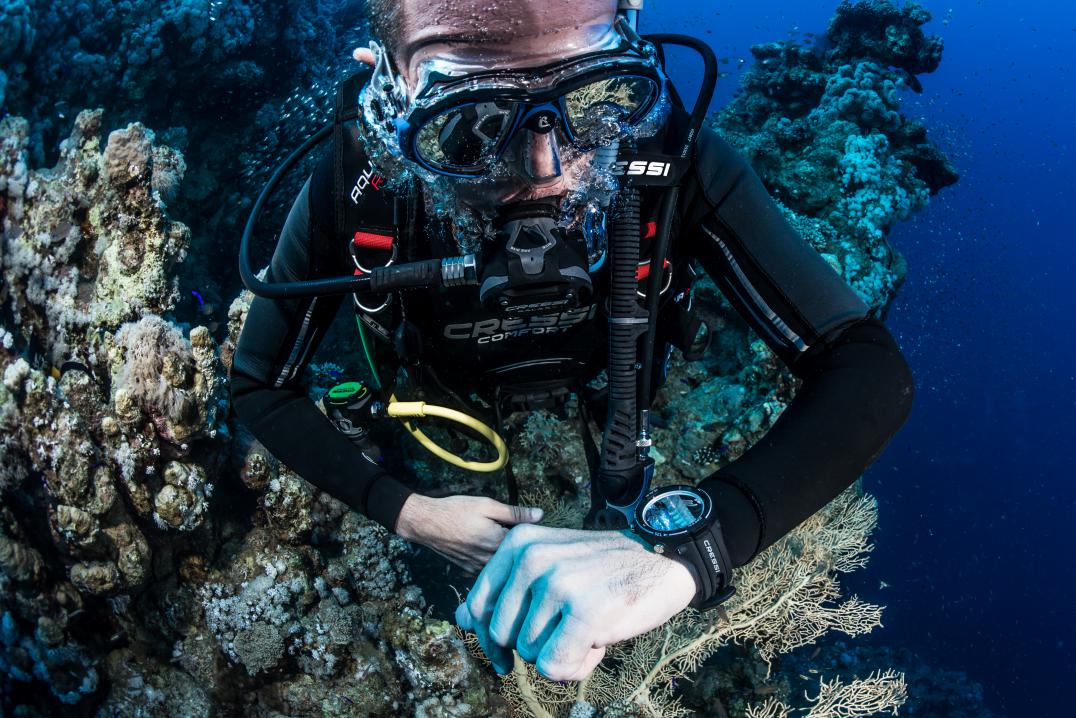 ¿Cuál es la mejor máscara de buceo? 6 buzo con la máscara cressi air