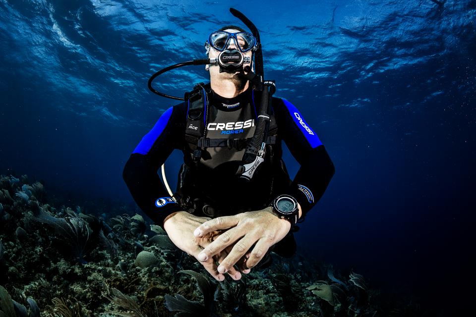Comprar un traje de buceo por internet 8 Buzo con traje húmedo Cressi morea, con un grosor de 3.0 mm